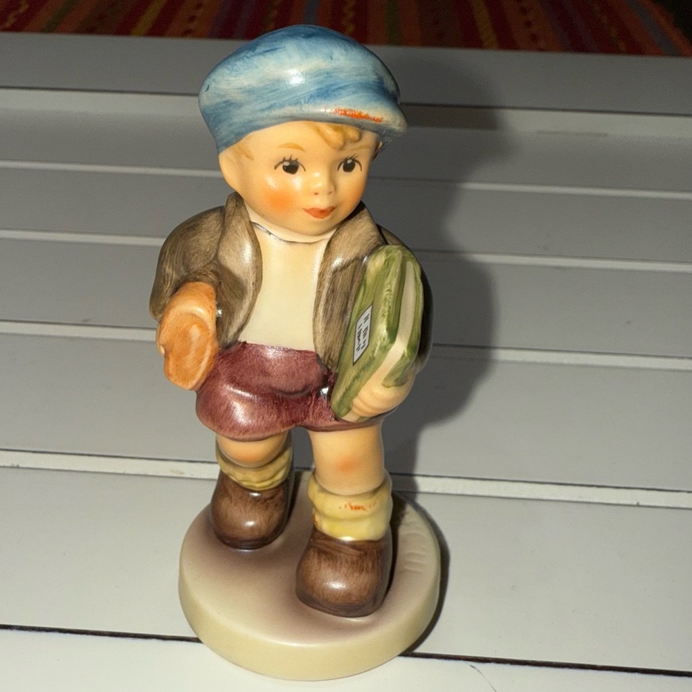 Goebel Hummel “School Days” #2232 HUM 2220. TMK8. 3.25” in original box